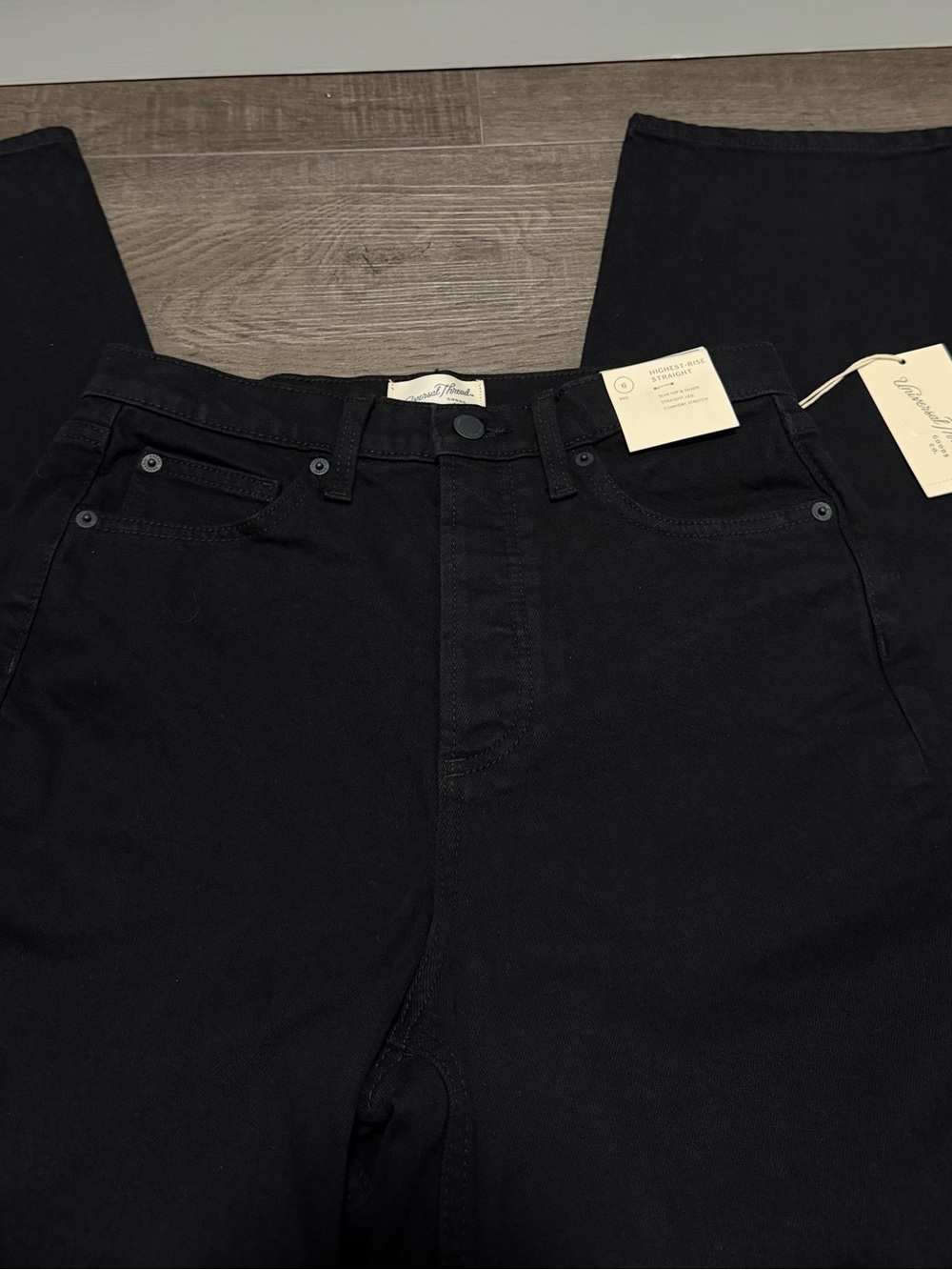 Universal Thread womens Straight Jeans in Black